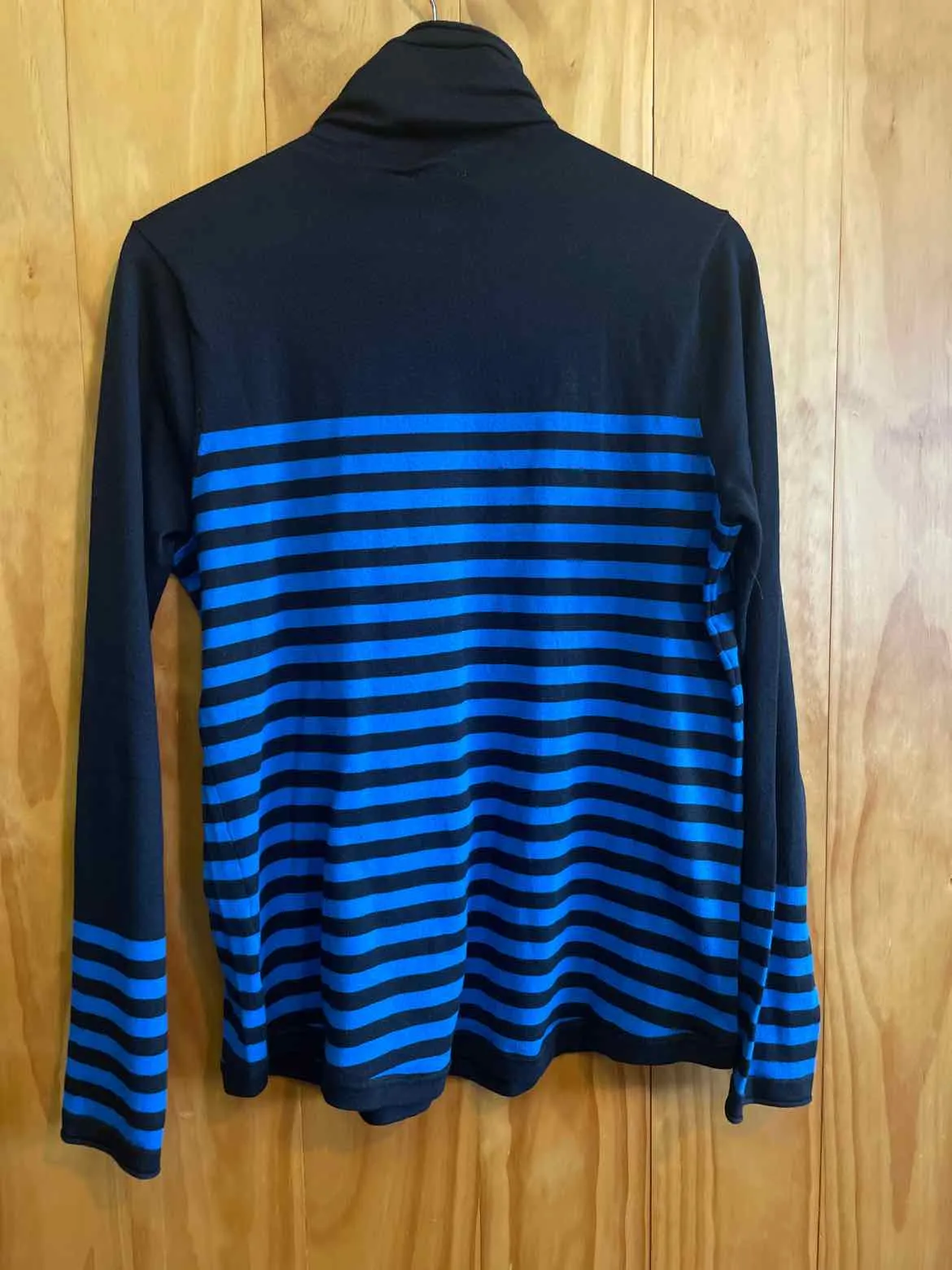 Size L Duluth Trading Co. Blue Print Women's Sweater & Sweatshirt