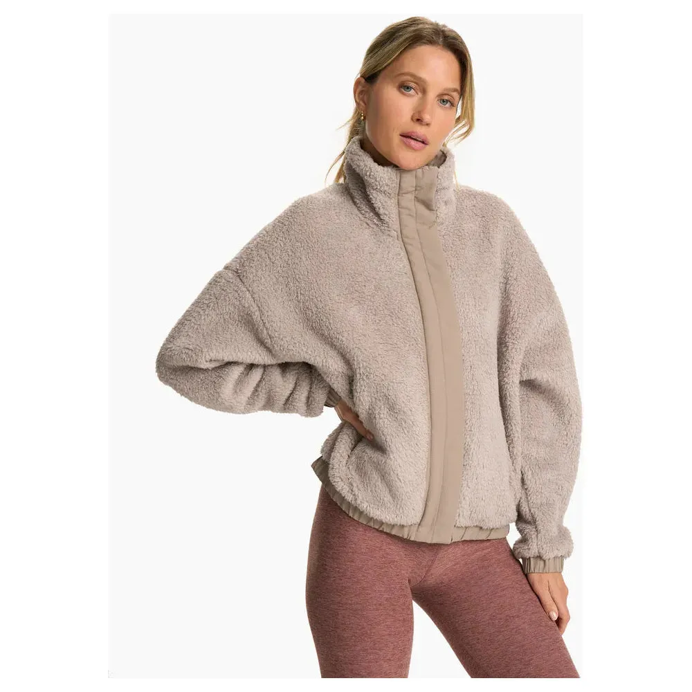 Vuori Women's Cozy Sherpa Jacket in Graphite